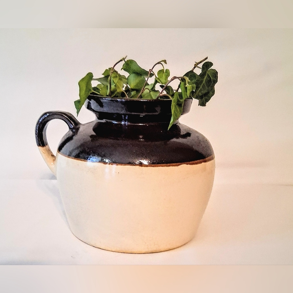R.R.P. Co. Roseville, USA Stoneware Bean Pot/Crock